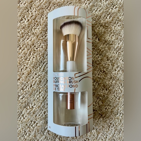 Flower by Drew Barrymore Foundation Buffing Brush color: rose gold & white - Picture 1 of 5